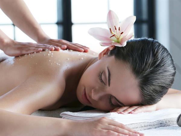 Massage Panggilan Batam 24 Jam (Putri SPA). Setiap orang membutuhkan waktu untuk beristirahat dari rutinitas yang padat, termasuk Anda yang tinggal atau sedang berada di Batam. Putri Spa hadir untuk memberikan kenyamanan dan relaksasi tanpa harus keluar rumah. Dengan layanan pijat profesional yang bisa dipesan kapan