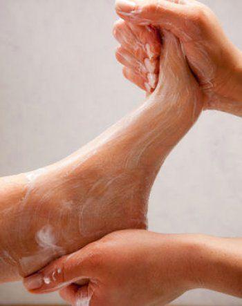 Pijat Batam – Layanan Cepat Datang & Profesional (Putri Spa). Setiap orang membutuhkan waktu untuk beristirahat dari rutinitas yang padat, termasuk Anda yang tinggal atau sedang berada di Batam. Putri Spa hadir untuk memberikan kenyamanan dan relaksasi tanpa harus keluar rumah. Dengan layanan pijat profesional yang bisa dipesan kapan